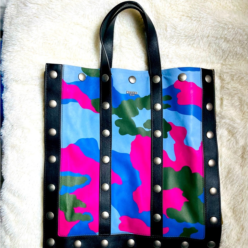 🇮🇹 MOSCHINO Sheep Leather Camo Tote 🇮🇹
👜👜👜👜👜👜👜👜👜